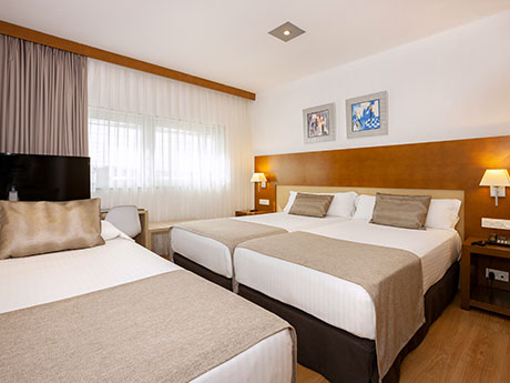 Habitación triple del hotel B&B Logroño Las Cañas. Foto 1