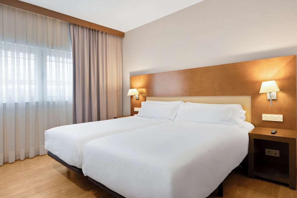 Habitación con 2 camas individuales del hotel B&B Logroño Las Cañas