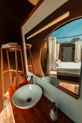 EXPERIENCIA BUBBLE ANDROMEDA con jacuzzi exterior del hotel La Correa del Almendro. Foto 4