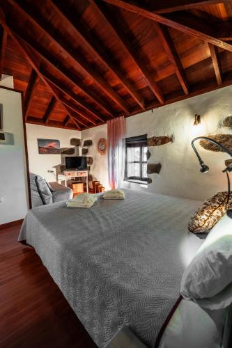 Habitación Doble con vistas al mar del hotel La Correa del Almendro. Foto 3