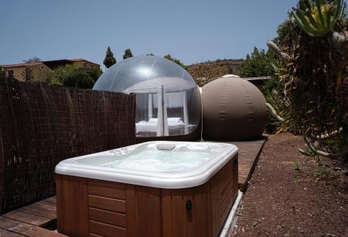 EXPERIENCIA BUBBLE ANDROMEDA con jacuzzi exterior del hotel La Correa del Almendro. Foto 8