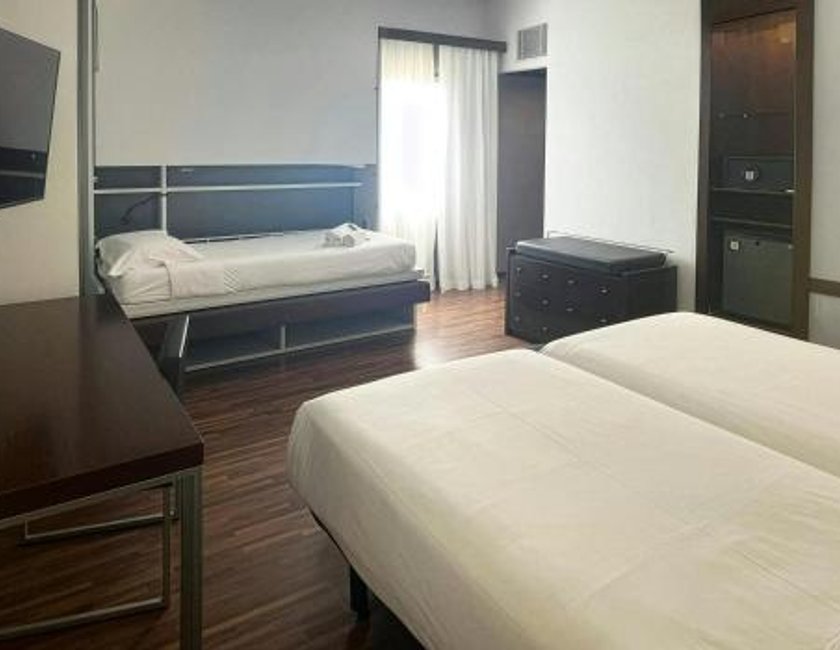 Habitación Familiar del hotel Sercotel Ciutat D'alcoi. Foto 1