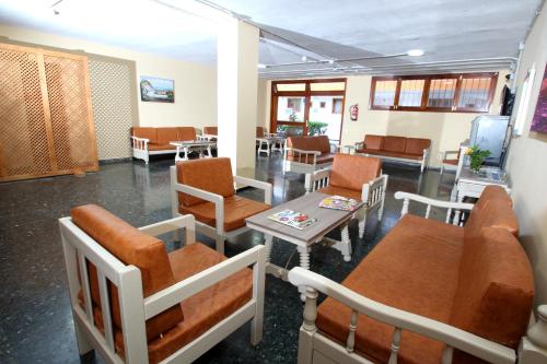 Apartamento de 1 dormitorio con vistas a la piscina del hotel Apartamentos Strelitzias. Foto 57