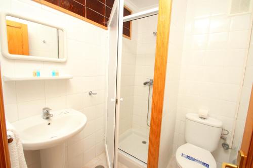 Apartamento de 1 dormitorio con vistas a la piscina del hotel Apartamentos Strelitzias. Foto 37