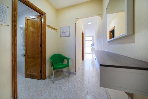 Apartamento de 1 dormitorio con vistas a la piscina del hotel Apartamentos Strelitzias. Foto 38