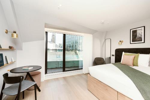 Estudio con balcón del hotel Wilde Aparthotels London Liverpool Street. Foto 9