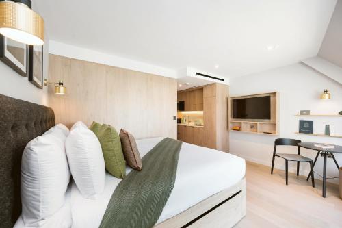 Estudio con balcón del hotel Wilde Aparthotels London Liverpool Street. Foto 10