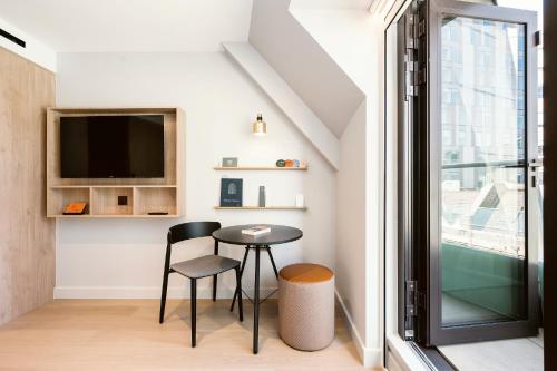 Estudio con balcón del hotel Wilde Aparthotels London Liverpool Street. Foto 14