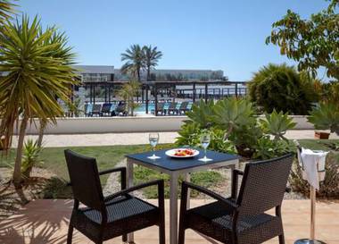 Habitación doble Superior Acceso Jardín del hotel Barceló Cabo De Gata. Foto 1