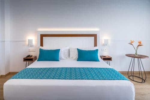 Habitación Doble Superior con vistas laterales al mar - 1 o 2 camas del hotel Barceló Cabo De Gata. Foto 3