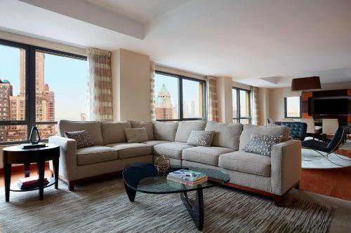 Suite Presidencial de 1 dormitorio - 1 cama extragrande del hotel Marriott New York at the Brooklyn Bridge. Foto 1