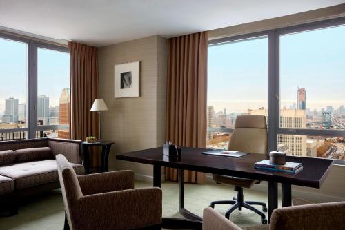 Suite Presidencial de 1 dormitorio - 1 cama extragrande del hotel Marriott New York at the Brooklyn Bridge. Foto 5