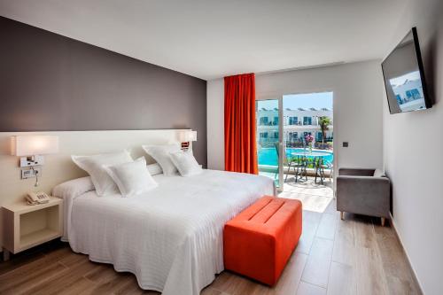 Habitación Doble Deluxe del hotel Barceló Corralejo Sands. Foto 3