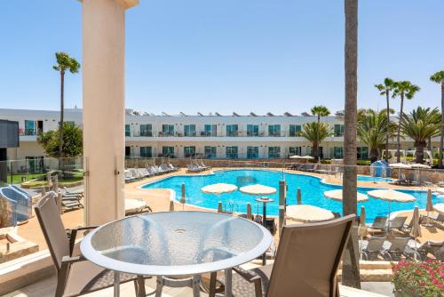 Suite with Pool View del hotel Barceló Corralejo Sands. Foto 1