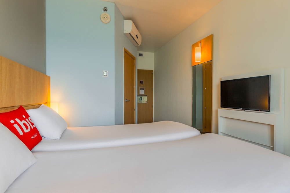 Habitación estándar con 2 camas individuales, 2 camas individuales del hotel Ibis Cartagena Marbella. Foto 4