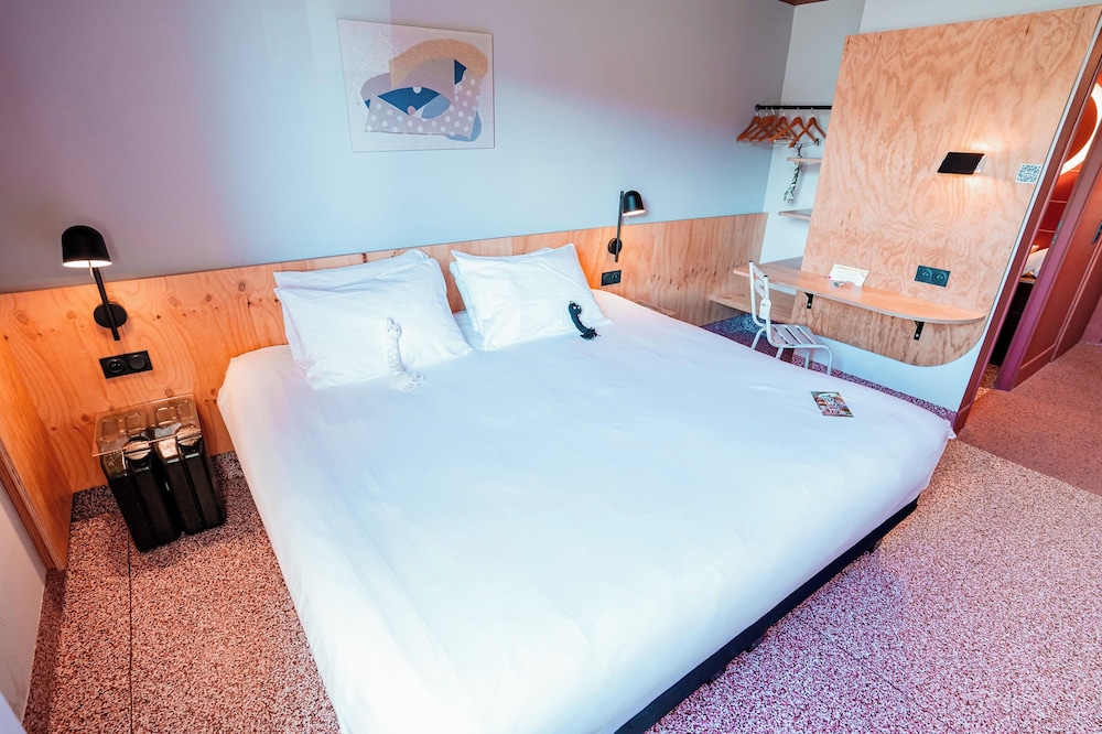 Habitación Pop con cama doble del hotel greet hotel Montpellier Aeroport Parc des Expos. Foto 1