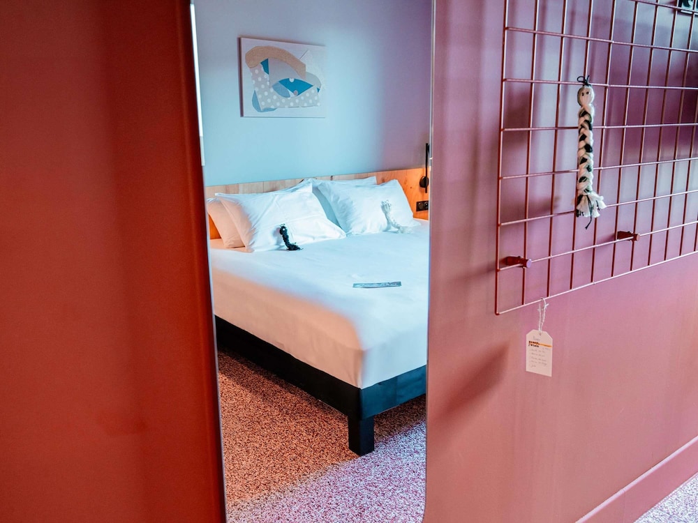 Habitación Pop con cama doble del hotel greet hotel Montpellier Aeroport Parc des Expos. Foto 7