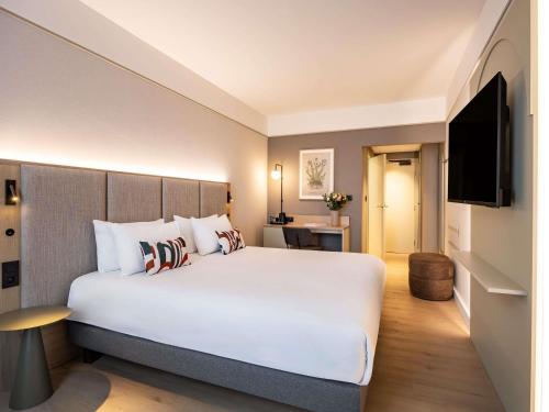 Habitación Superior con cama extragrande del hotel Mercure Liege City Centre