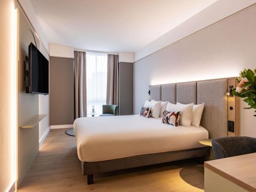 Habitación Deluxe con cama extragrande del hotel Mercure Liege City Centre. Foto 2