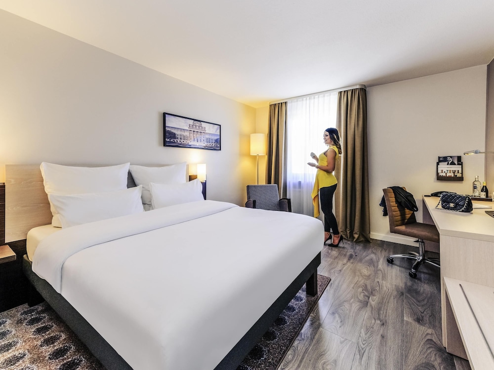 Habitación Privilege con cama de matrimonio del hotel Mercure München Süd Messe