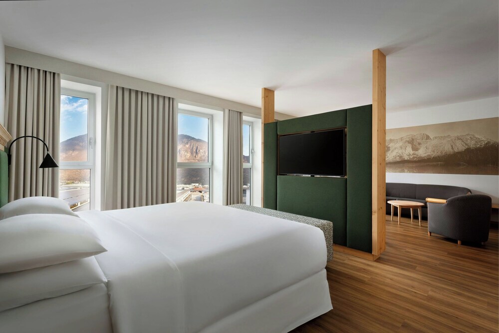 Suite, 1 cama de matrimonio grande del hotel Four Points By Sheraton Bolzano