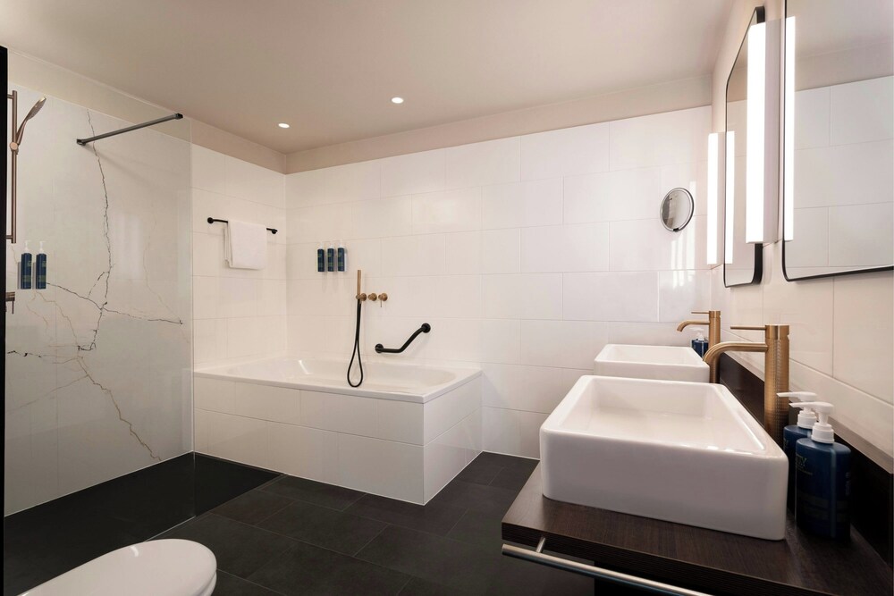 Suite presidencial, 1 cama de matrimonio grande del hotel Four Points By Sheraton Bolzano. Foto 6