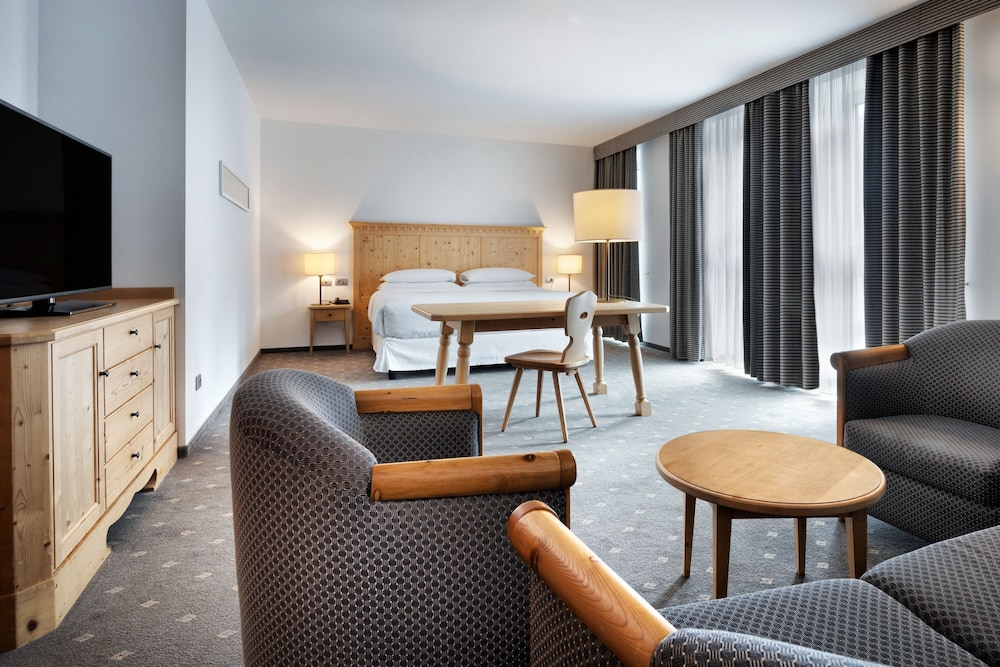 Suite, 1 cama de matrimonio grande del hotel Four Points By Sheraton Bolzano