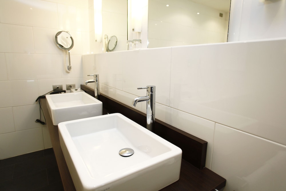 Suite presidencial, 1 cama de matrimonio grande del hotel Four Points By Sheraton Bolzano. Foto 4
