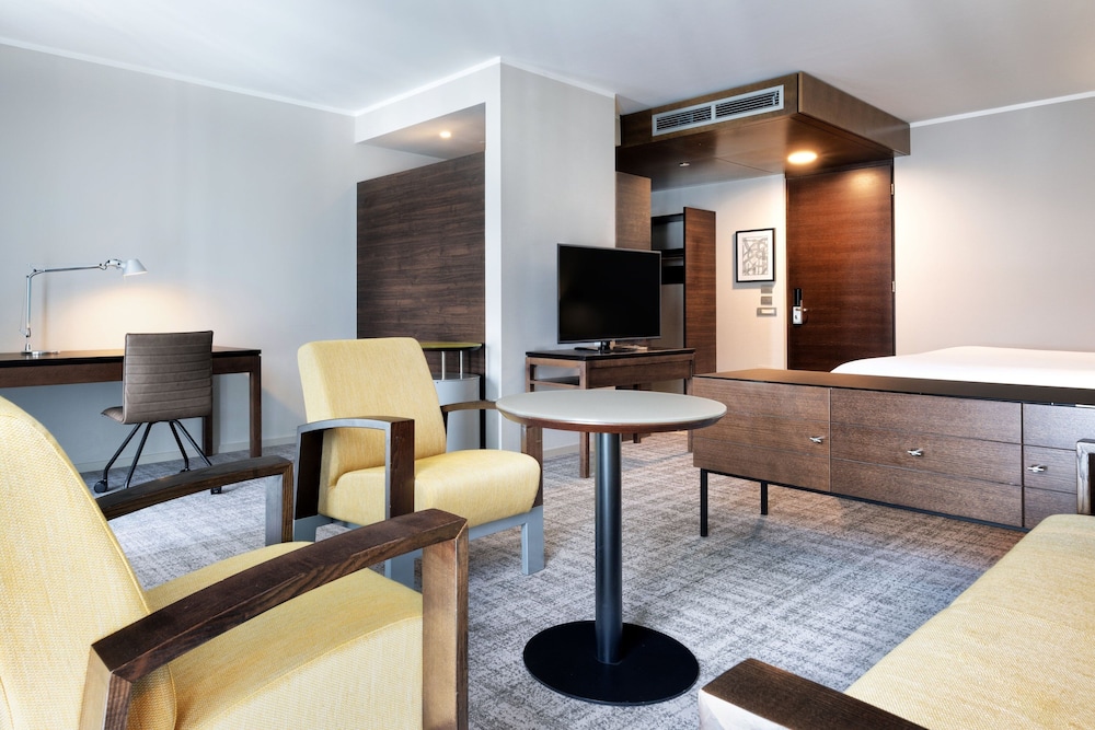 Suite clásica, 1 cama de matrimonio grande del hotel Four Points By Sheraton Bolzano. Foto 1