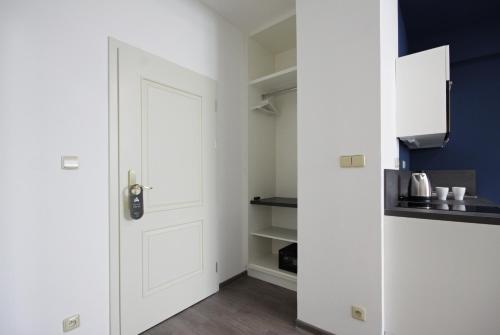 Junior suite 2 Camas individuales kitchenette del hotel Alveo Suites. Foto 19