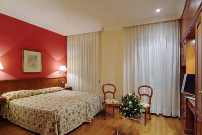 Habitación doble 2 camas del hotel Regencia Colon. Foto 2