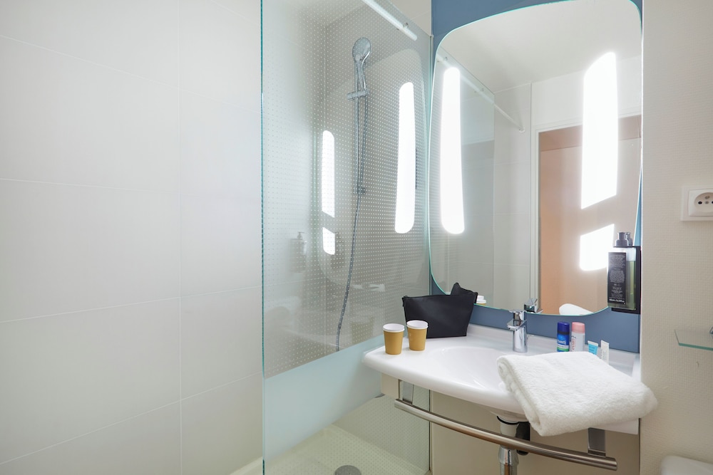 Habitación Estándar con 1 cama doble del hotel Ibis Sallanches Porte Du Mont Blanc. Foto 10