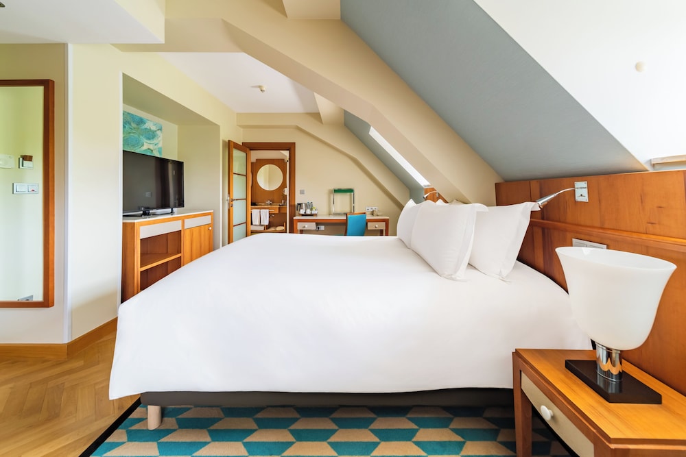 HABITACIÓN CLÁSICA ÁTICO, lado parque, cama doble, sin balcón del hotel Sofitel Grand Sopot