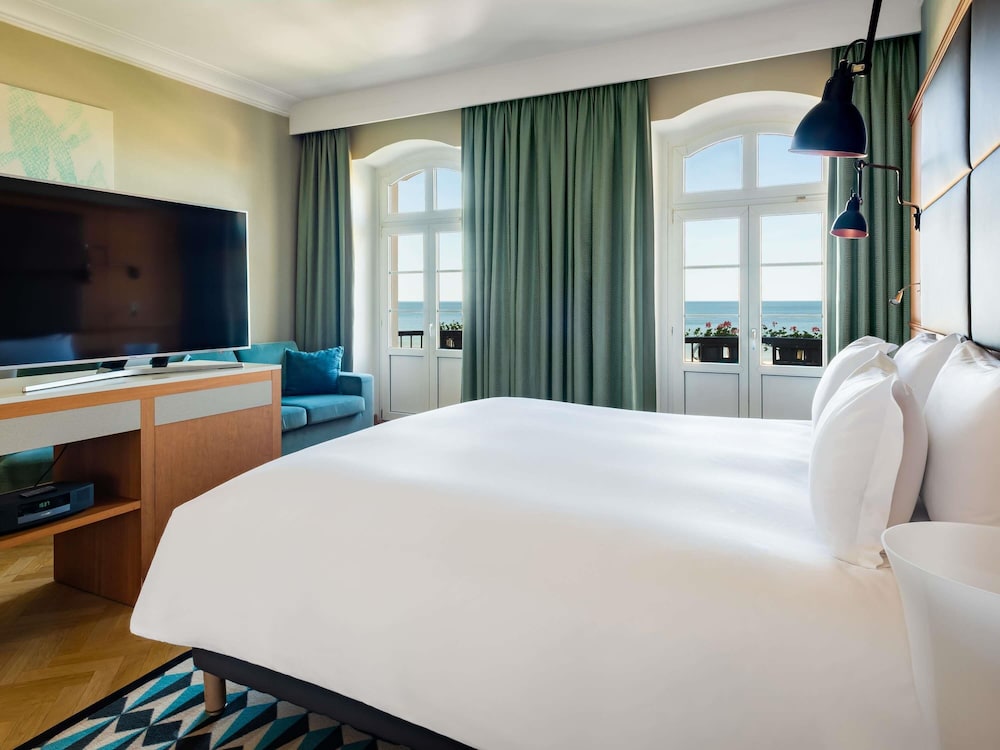SUITE JUNIOR lado mar, cama doble, con balcón del hotel Sofitel Grand Sopot. Foto 8