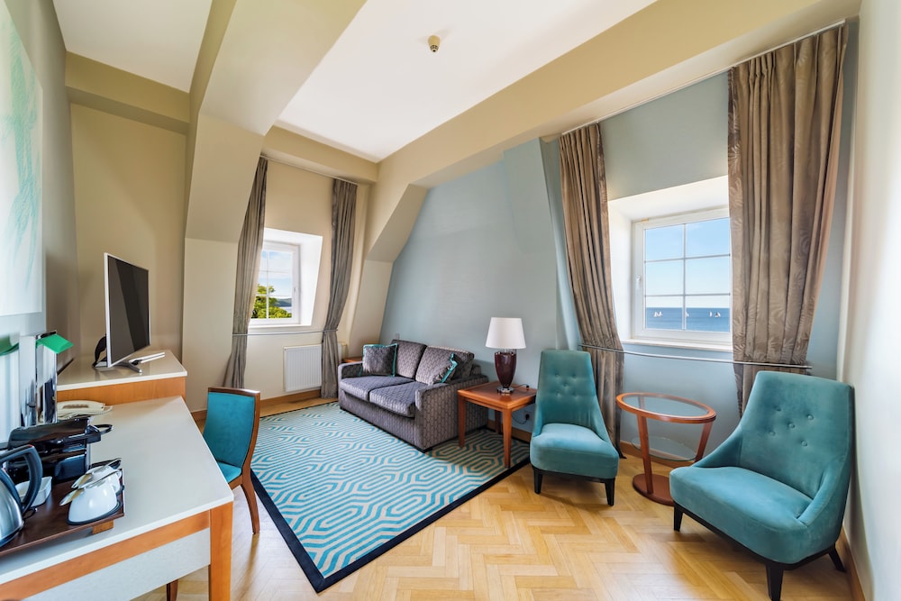 SUITE PRESTIGE frente al mar, cama doble del hotel Sofitel Grand Sopot. Foto 4