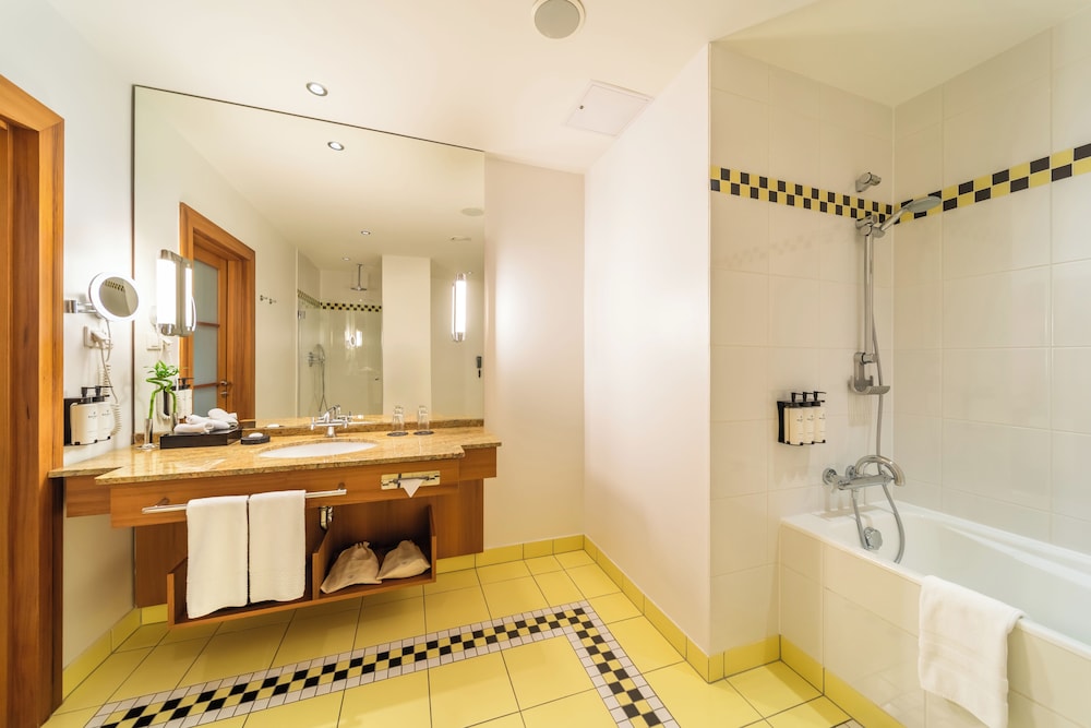 SUITE PRESTIGE frente al mar, cama doble del hotel Sofitel Grand Sopot. Foto 6