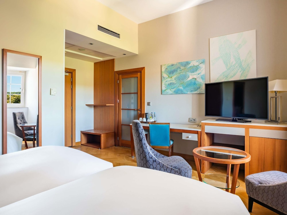 HABITACIÓN DE LUJO, lado parque, cama doble o dos camas individuales, sin balcón del hotel Sofitel Grand Sopot. Foto 3