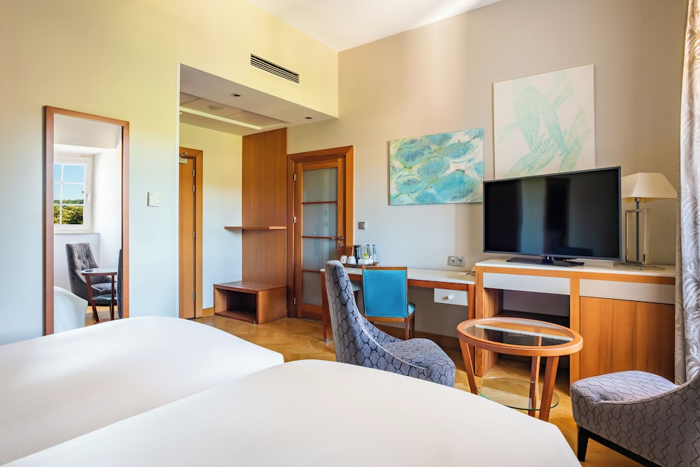 HABITACIÓN DE LUJO, lado parque, cama doble o dos camas individuales, sin balcón del hotel Sofitel Grand Sopot. Foto 4