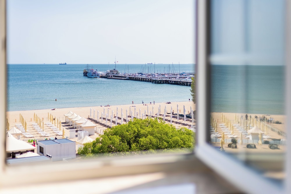 HABITACIÓN DE LUJO, lado mar, dos camas individuales, sin balcón del hotel Sofitel Grand Sopot. Foto 4