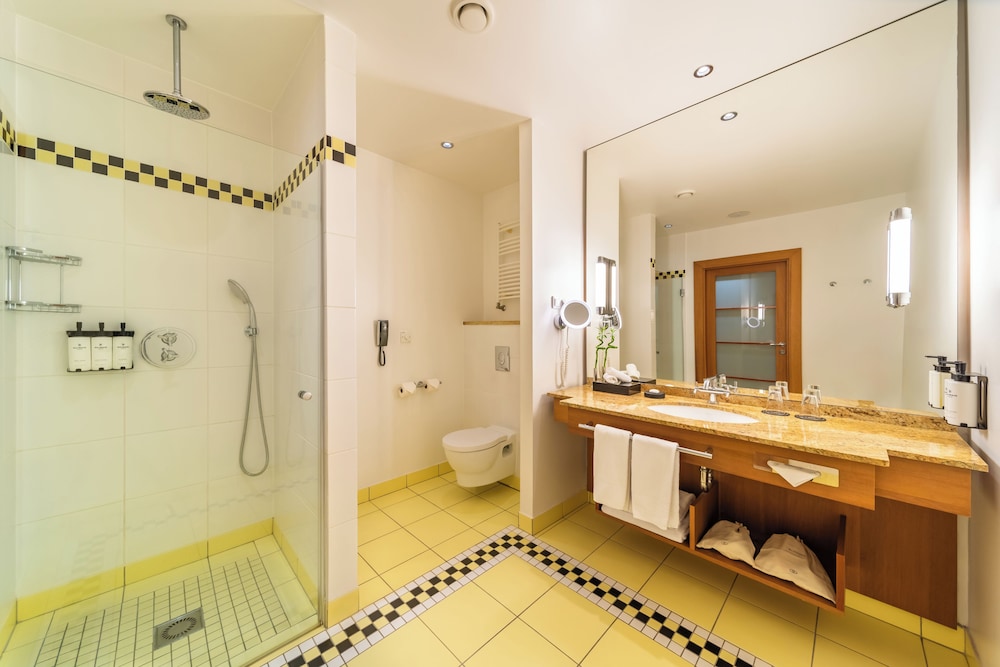 HABITACIÓN DE LUJO, lado mar, cama doble, con balcón del hotel Sofitel Grand Sopot. Foto 5