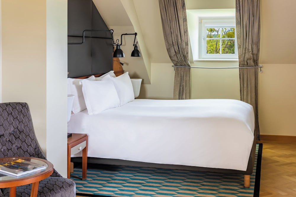 HABITACIÓN ÁTICO MAGNIFIQUE, lado mar, cama doble, sin balcón del hotel Sofitel Grand Sopot. Foto 1