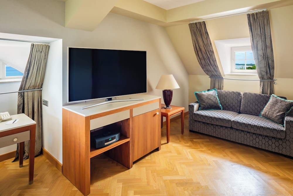 HABITACIÓN ÁTICO MAGNIFIQUE, lado mar, cama doble, sin balcón del hotel Sofitel Grand Sopot. Foto 6