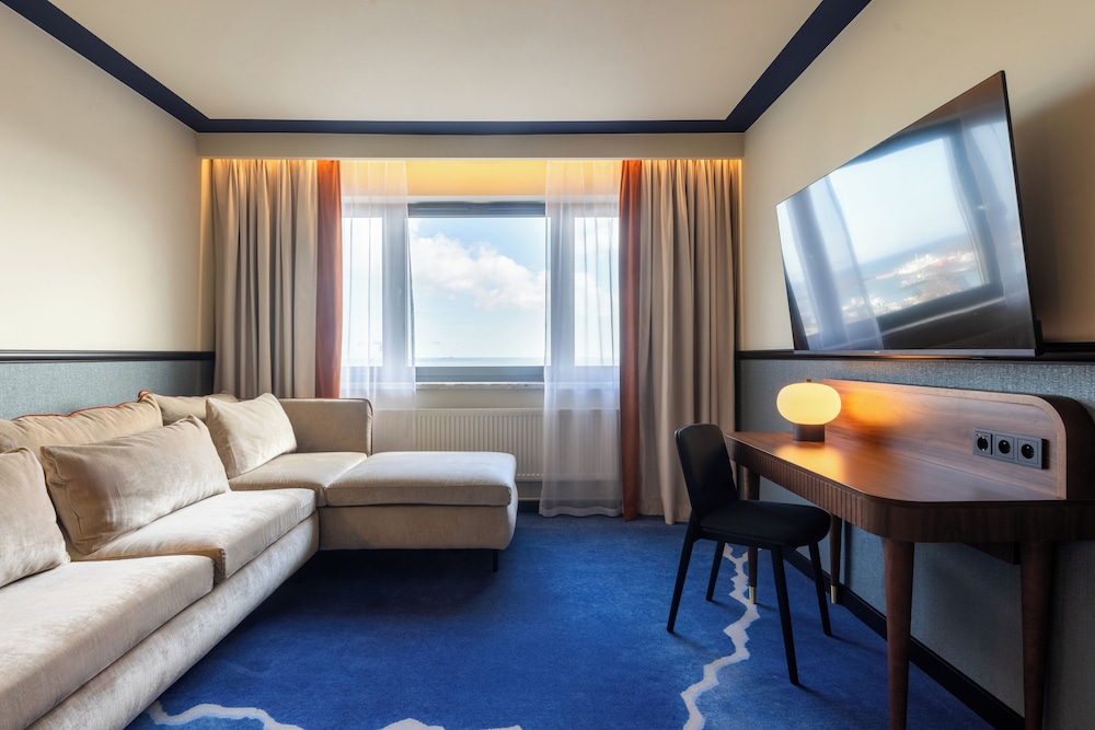 Suite ejecutiva, 1 cama de matrimonio, vistas al mar del hotel Mercure Gdynia Centrum. Foto 6