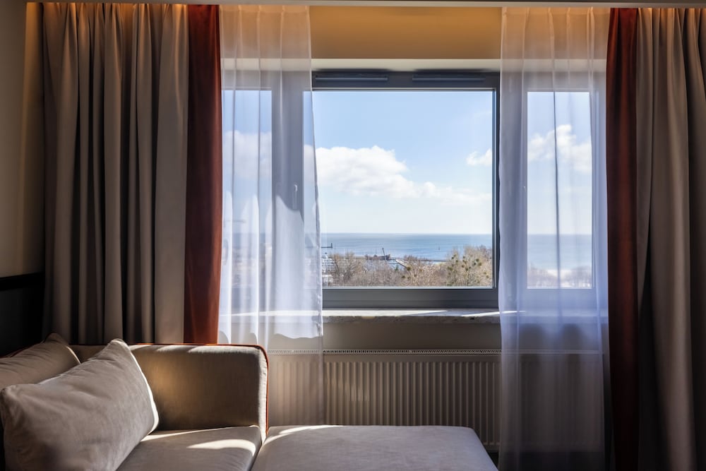 Suite ejecutiva, 1 cama de matrimonio, vistas al mar del hotel Mercure Gdynia Centrum. Foto 7