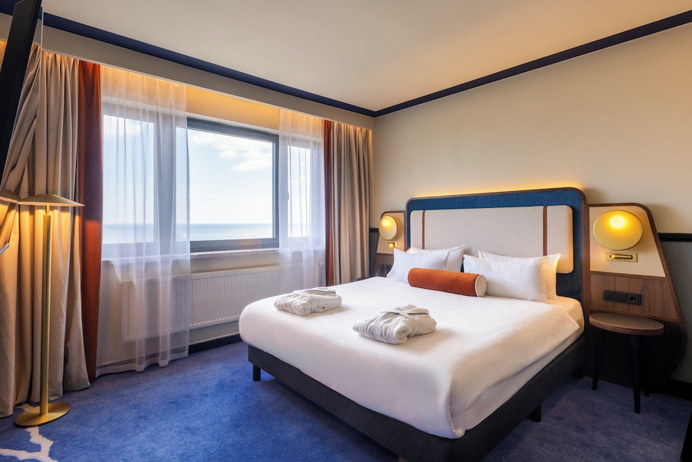 Suite ejecutiva, 1 cama de matrimonio, vistas al mar del hotel Mercure Gdynia Centrum. Foto 9