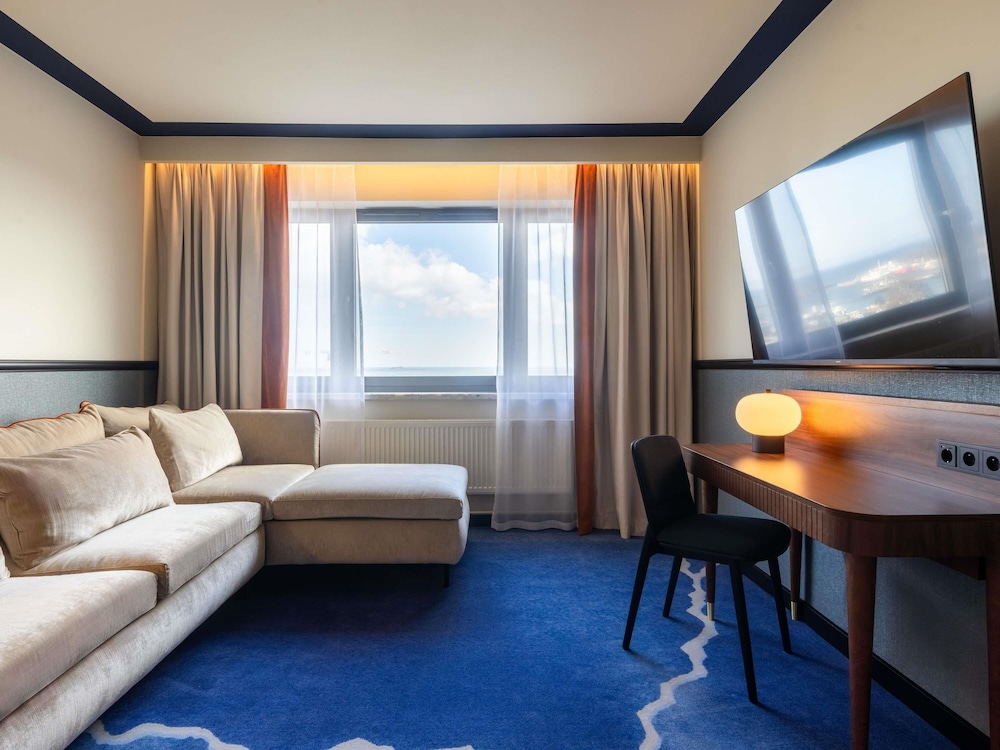 Suite ejecutiva, 1 cama de matrimonio, vistas al mar del hotel Mercure Gdynia Centrum. Foto 15