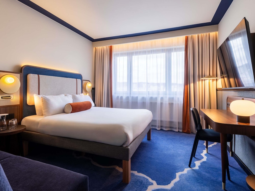 Habitación familiar, 1 cama doble con sofá cama del hotel Mercure Gdynia Centrum. Foto 11