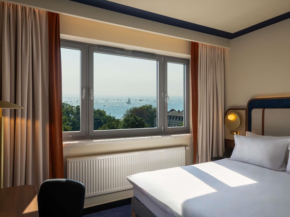 Habitación familiar, 1 cama doble con sofá cama, vistas al mar del hotel Mercure Gdynia Centrum. Foto 1
