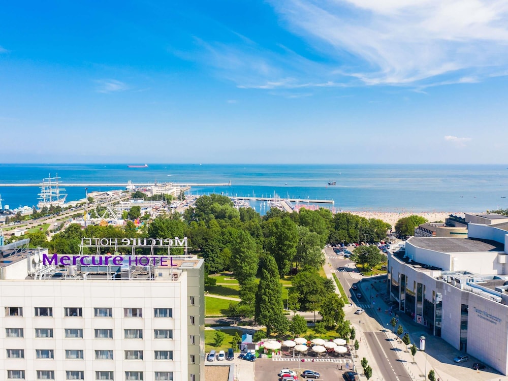 Habitación familiar, 1 cama doble con sofá cama, vistas al mar del hotel Mercure Gdynia Centrum. Foto 8