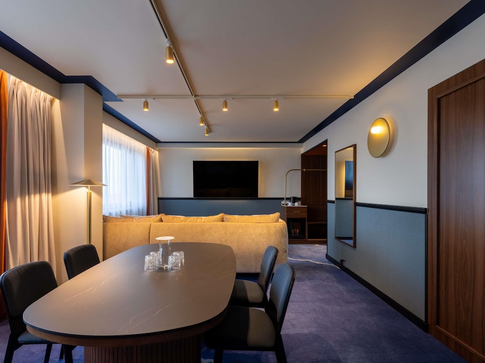 Suite, 1 cama doble con sofá cama del hotel Mercure Gdynia Centrum. Foto 12